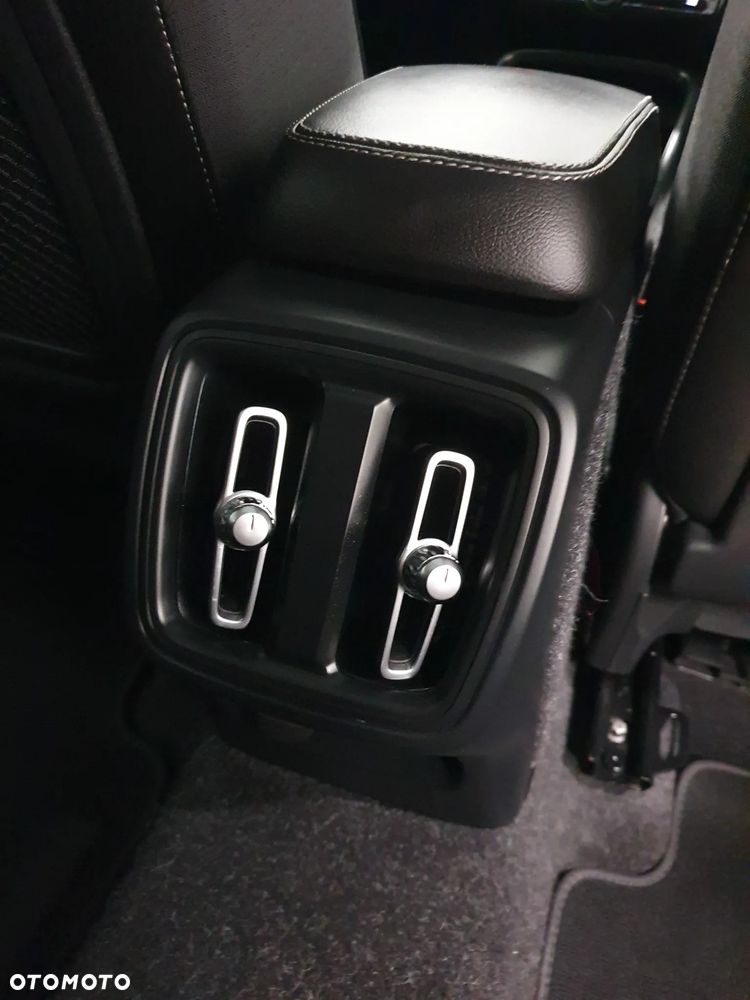 Volvo XC 40 D3 SCR R-Design - 19