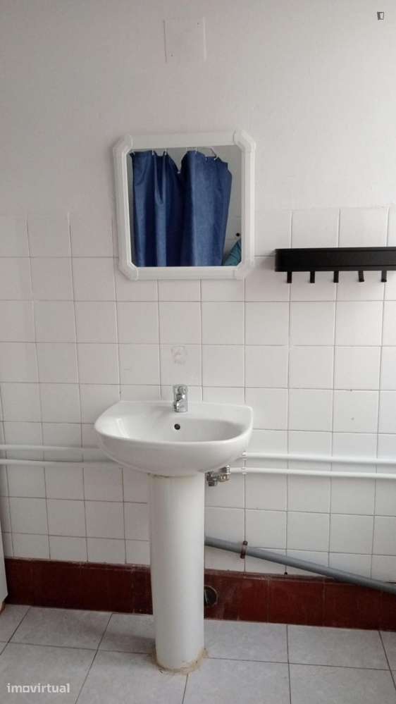 Quarto - localizado em Alameda Lisbon - Grande imagem: 4/16