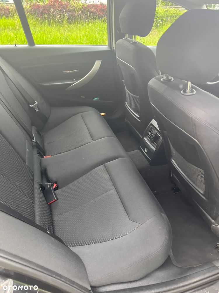 BMW Seria 3 320i Touring xDrive - 8