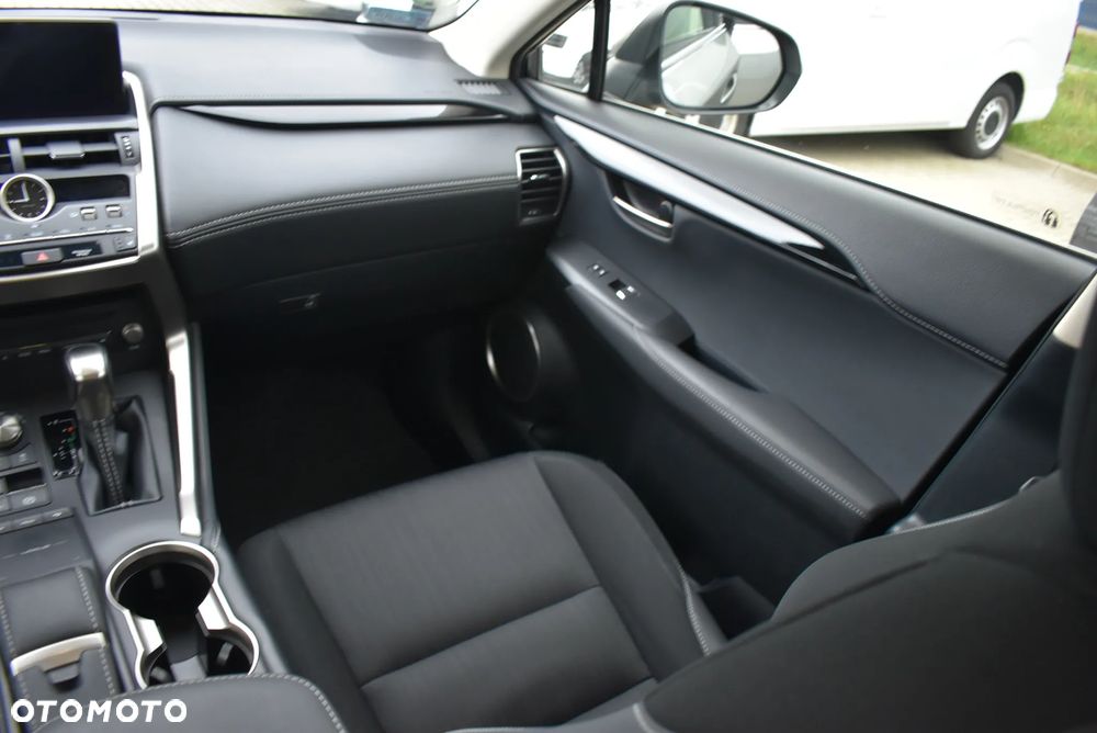 Lexus NX 300h Business Edition AWD - 20