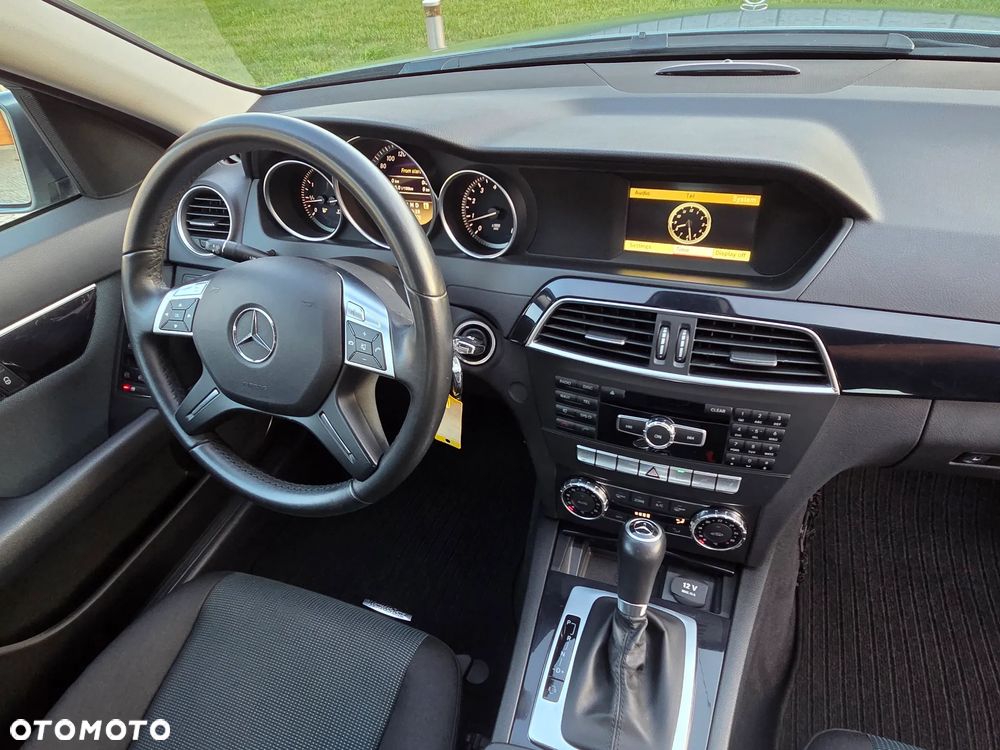 Mercedes-Benz Klasa C 180 BlueEFFICIENCY 7G-TRONIC Elegance - 12