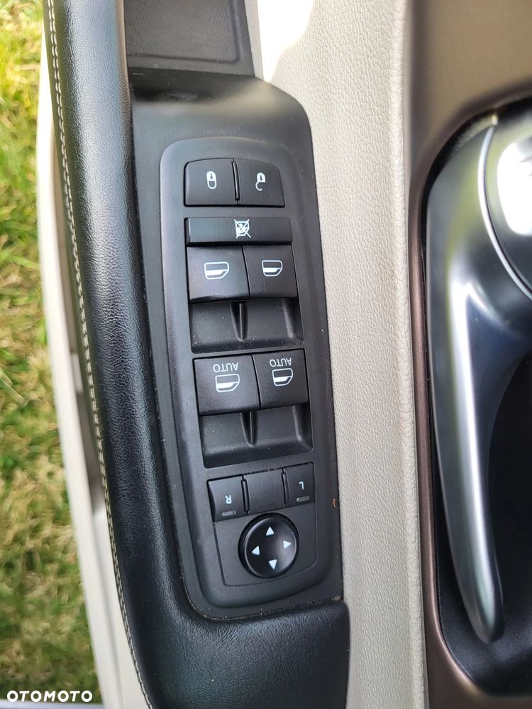 Chrysler Pacifica - 11