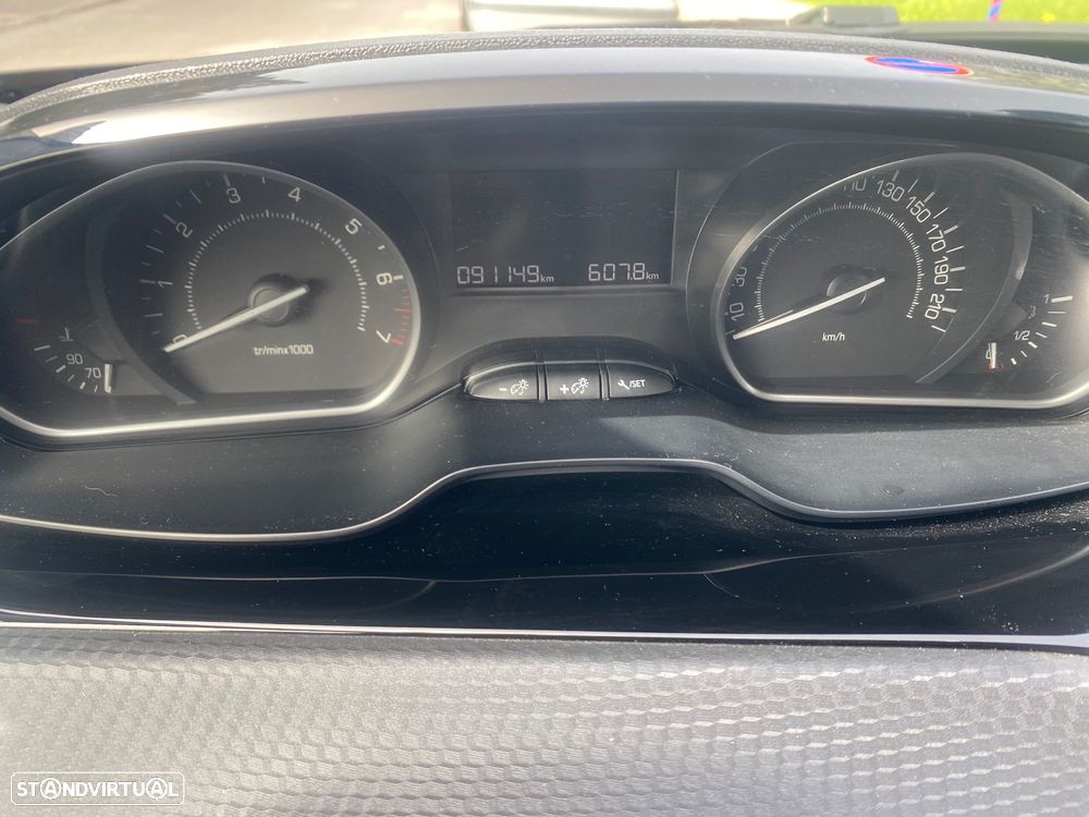 Peugeot 2008 1.2 PureTech Style - 5