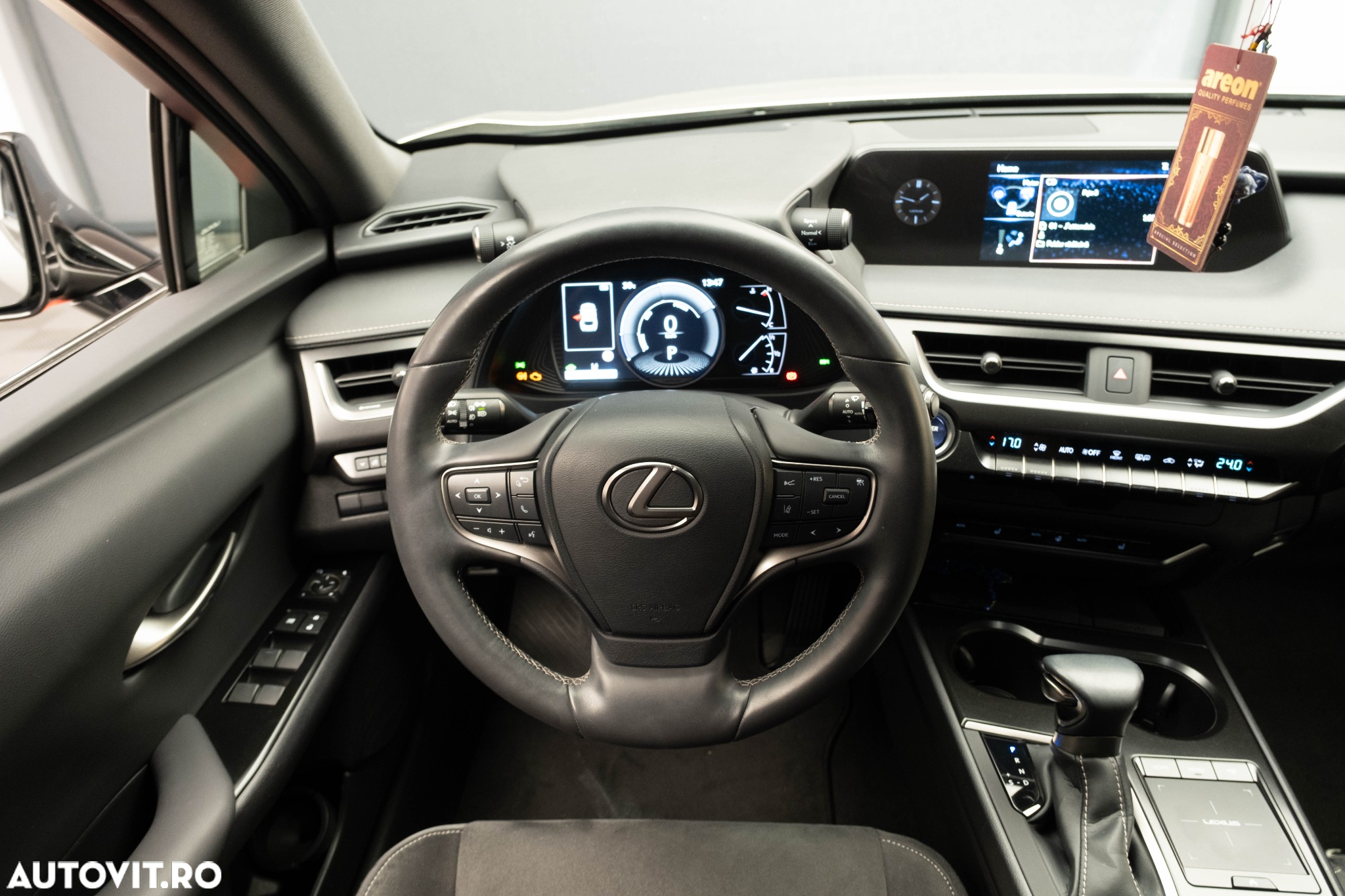 Lexus UX 250h FWD Executive - 29