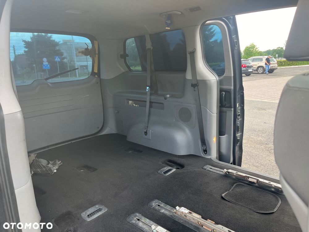 Hyundai H-1 ver-2-5-crdi-travel-trend - 9