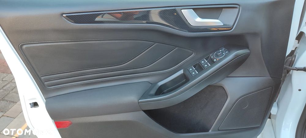 Ford Focus 1.0 EcoBoost Hybrid ST-LINE X - 22