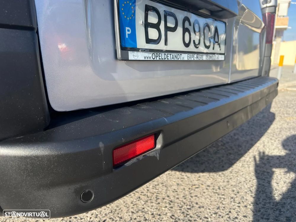 Opel Vivaro - 12