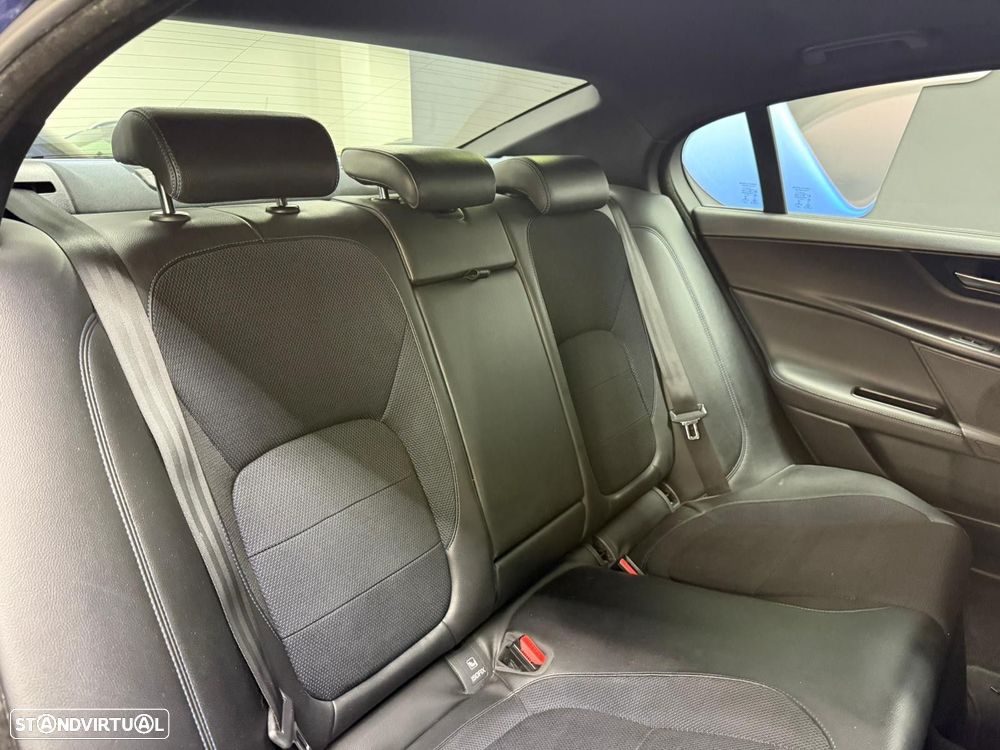 Jaguar XE 2.0 D R-Sport Aut. - 31
