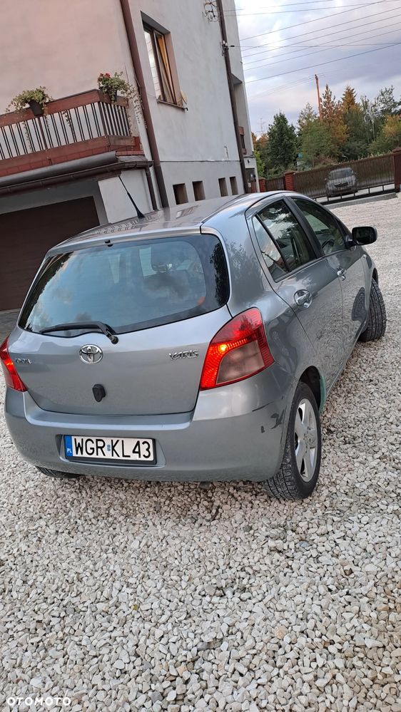 Toyota Yaris 1.3 Sol - 4