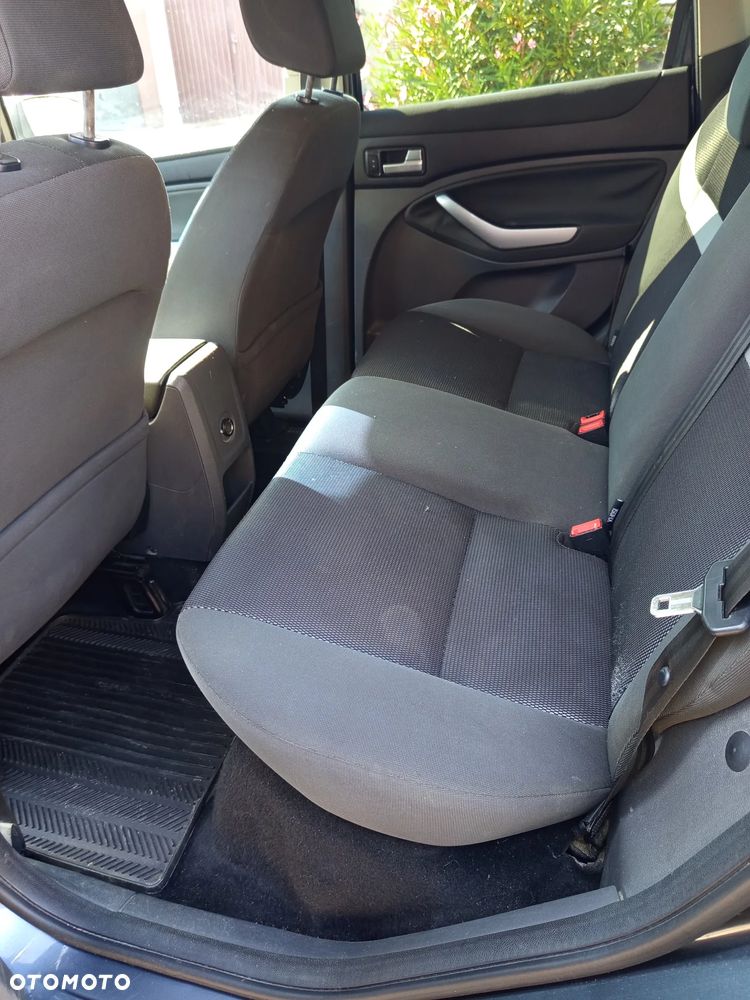 Ford Kuga - 10