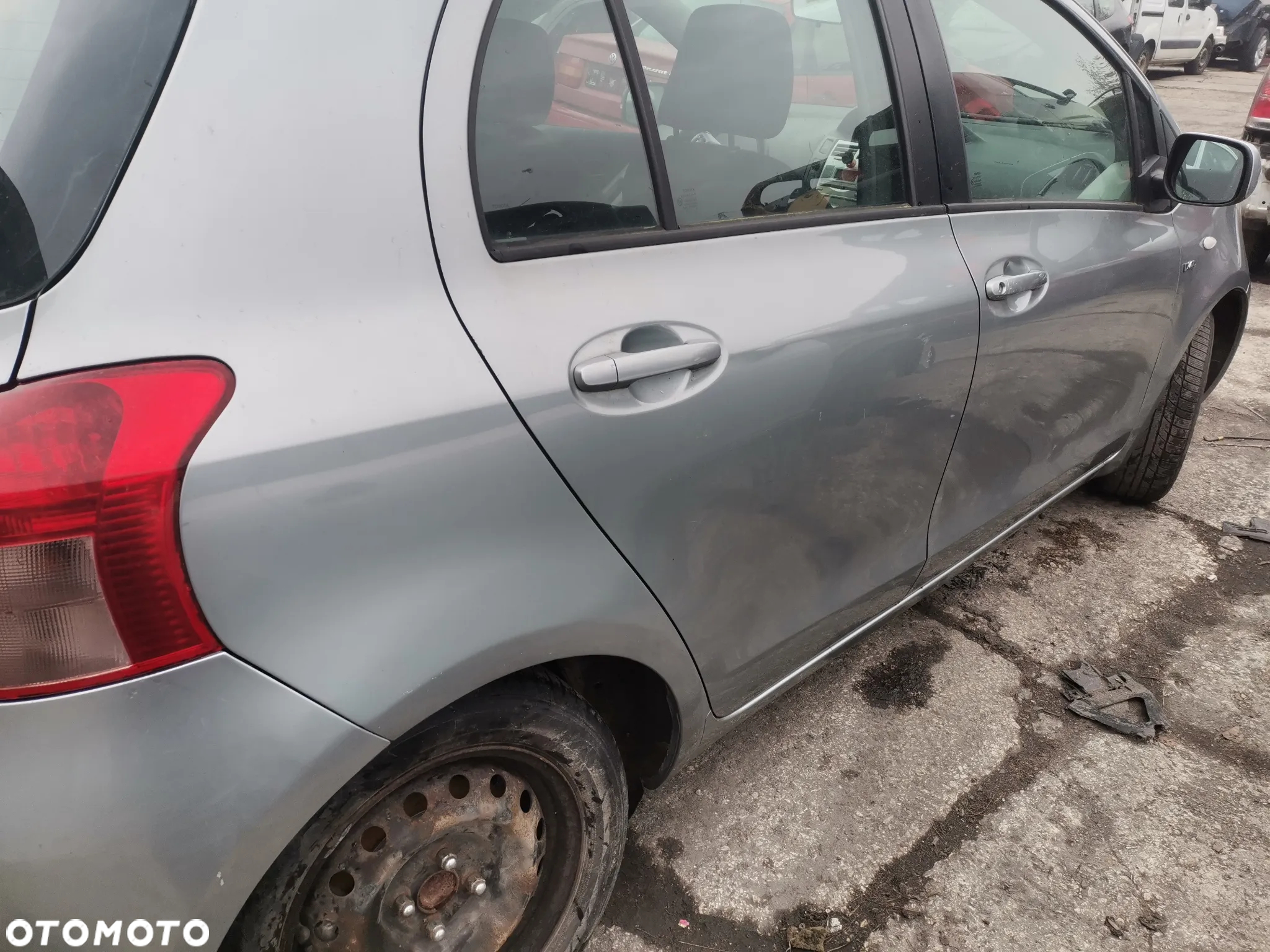 Toyota Yaris II 1.4 D4D silnik skrzynia  lak 1F8 - 6