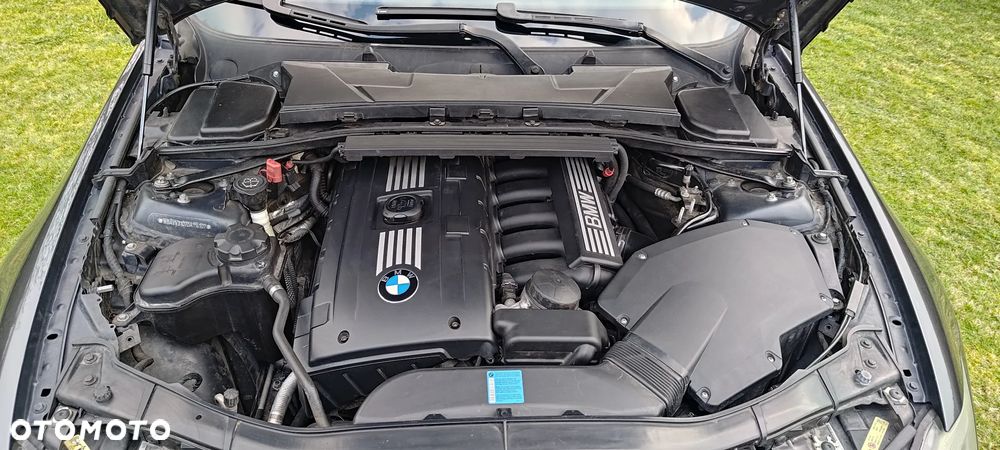 BMW Seria 3 330i - 37