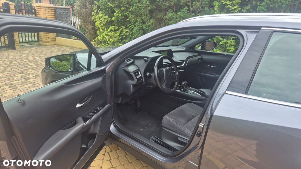 Lexus UX 250h Business Edition - 8