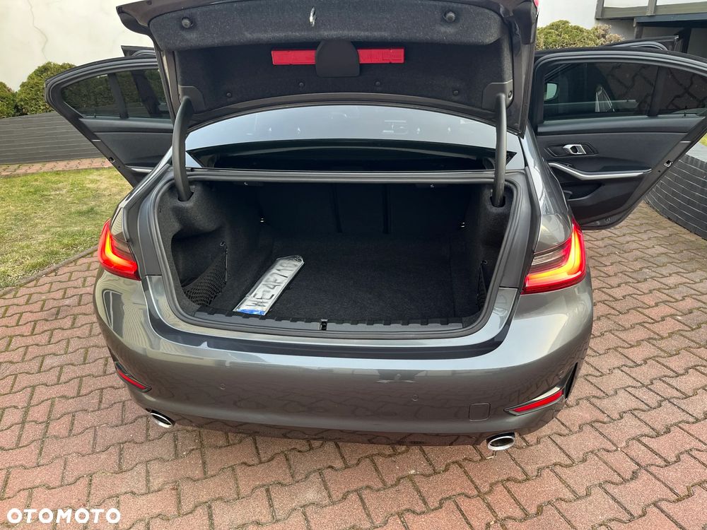 BMW Seria 3 320i xDrive - 23