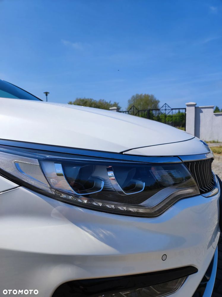 Kia Optima 2.0 L - 13