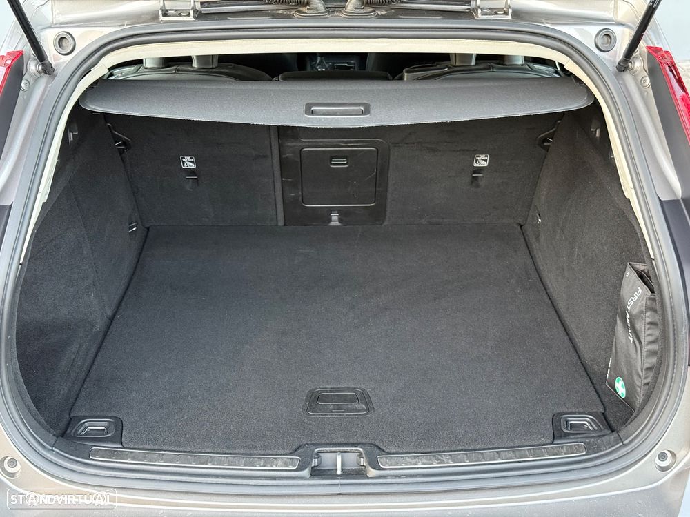 Volvo V60 2.0 D3 Momentum - 25