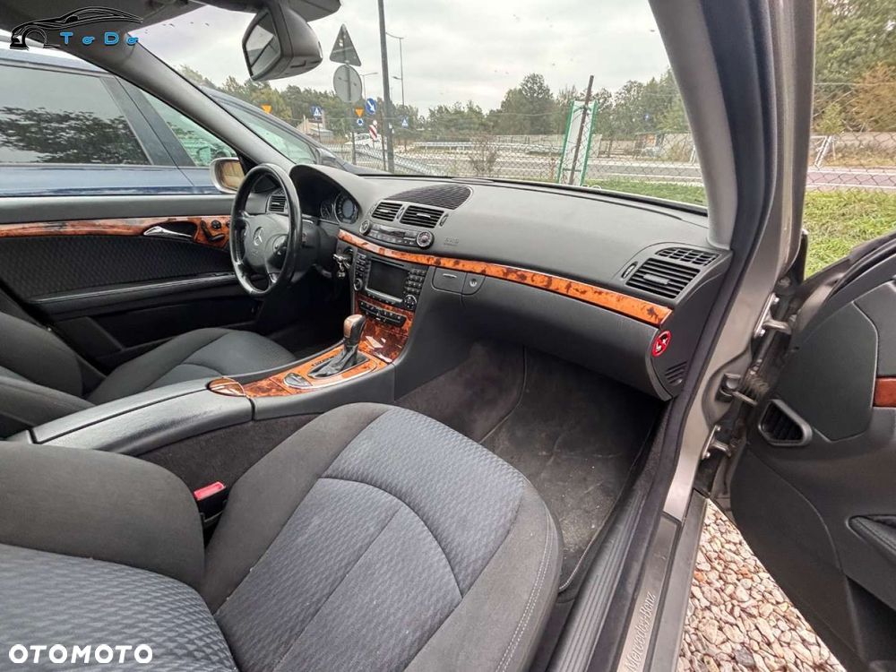 Mercedes-Benz Klasa E 500 4-Matic T Elegance - 23