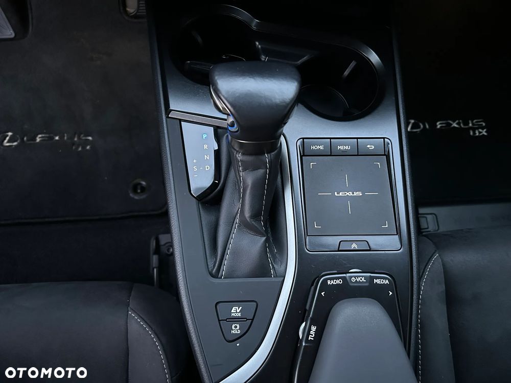 Lexus UX - 13