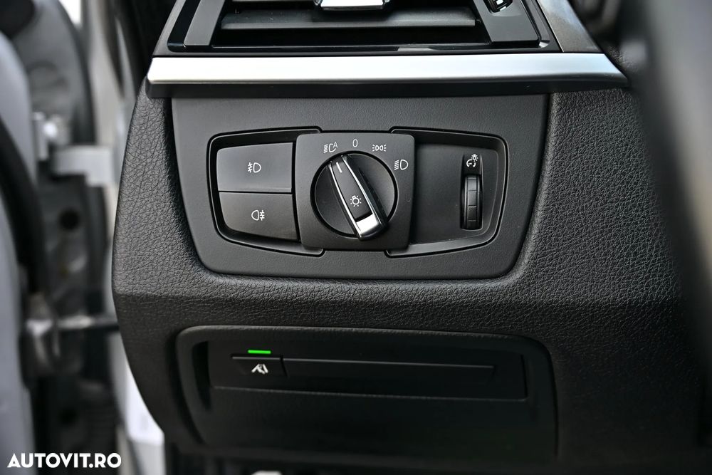 BMW Seria 3 320d Aut. Modern Line - 25