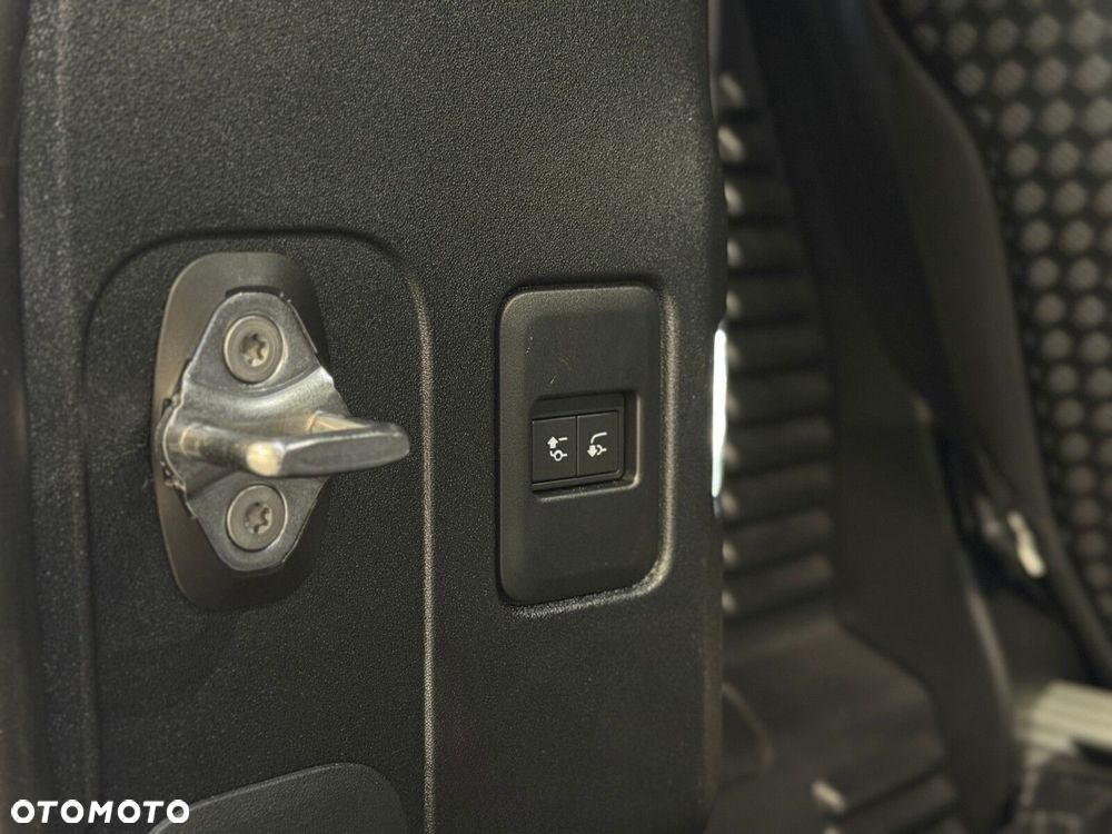Land Rover Defender - 13