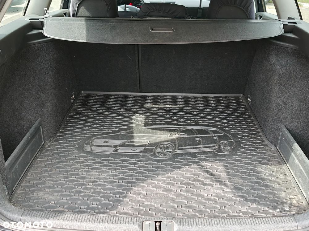 Volkswagen Passat 1.9 TDI Comfortline Family - 17