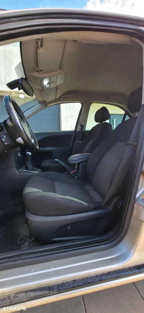 Ford Mondeo 1.8 Ambiente - 38