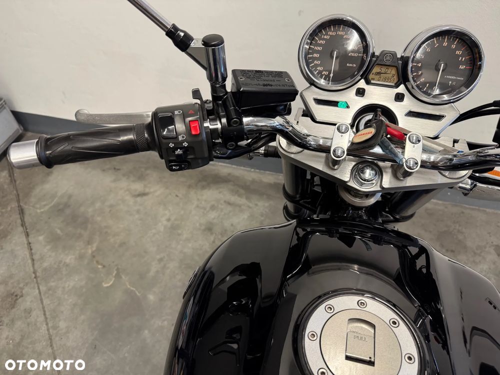 Yamaha XJR - 35