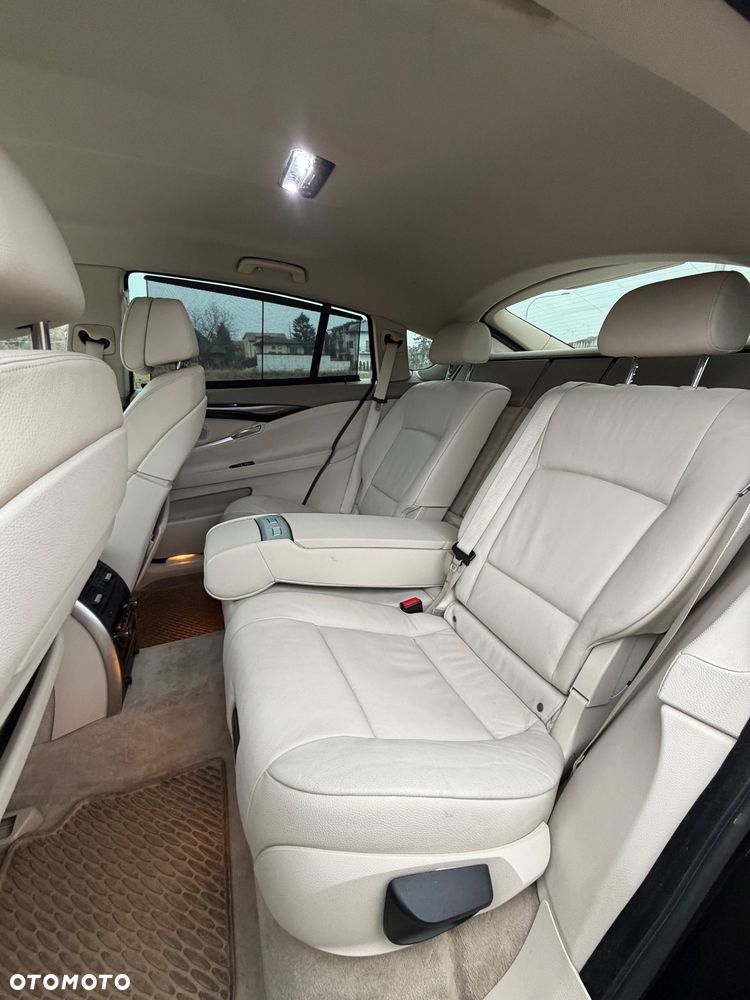 BMW 5GT 535d xDrive Tursimo Modern Line - 12