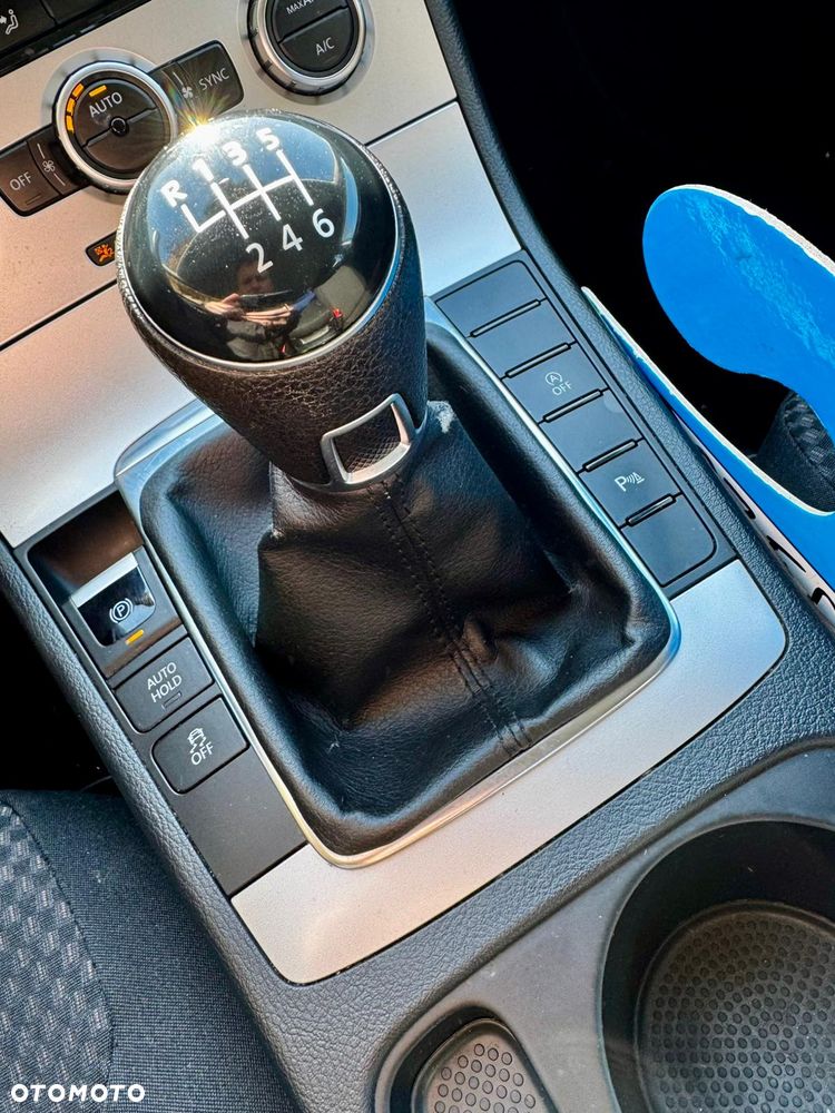 Volkswagen Passat - 18