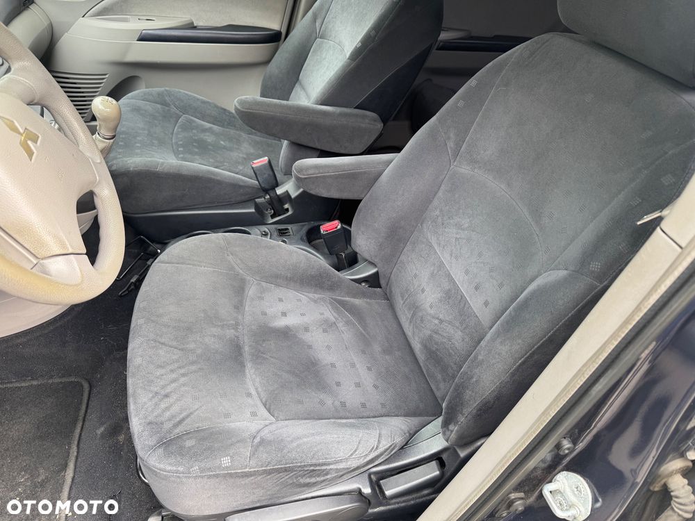 Mitsubishi Grandis 2.4 Intense - 27