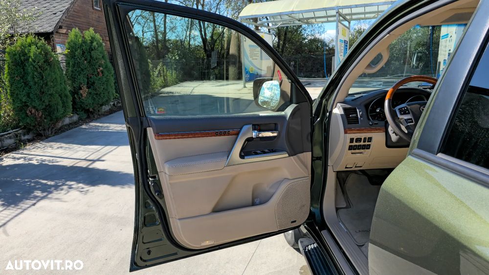 Toyota Land Cruiser 4.5 D-4D V8 Luxury - 11