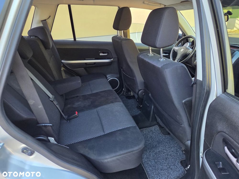 Suzuki Grand Vitara 1.9 DDiS Comfort DPF Family - 24