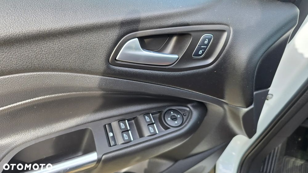 Ford Kuga 2.0 TDCi 2x4 Titanium - 12
