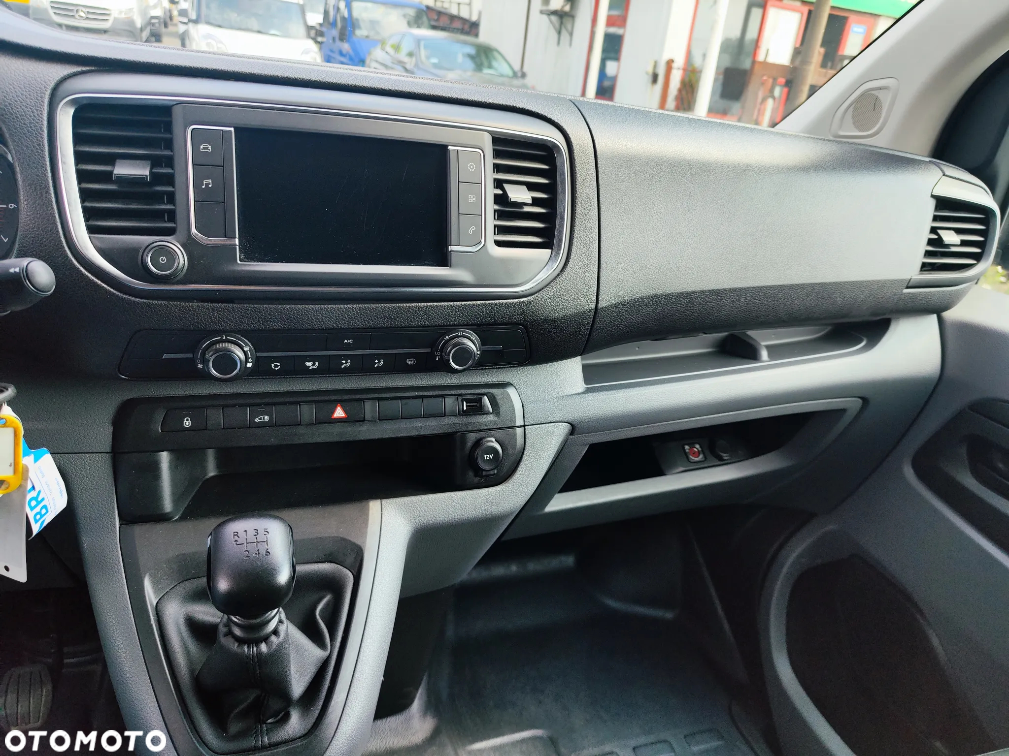 Opel Vivaro - 17