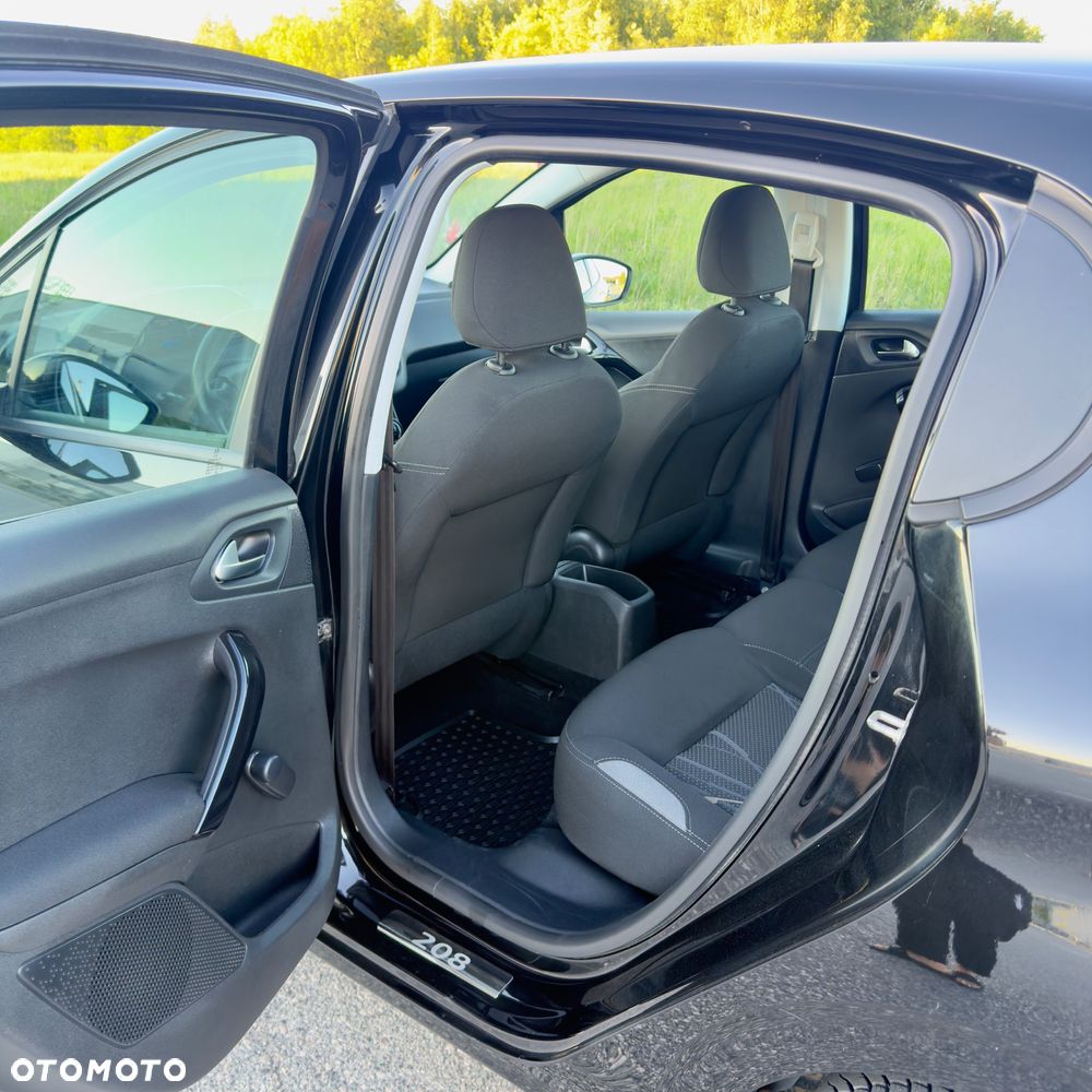 Peugeot 208 - 18