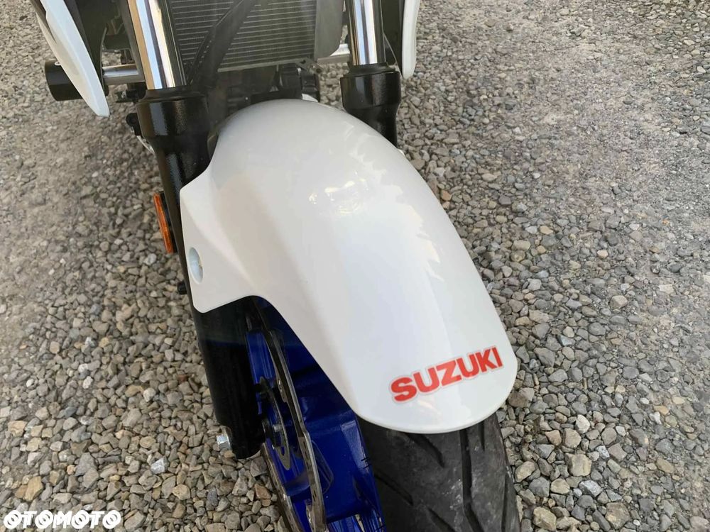 Suzuki GSX - 28