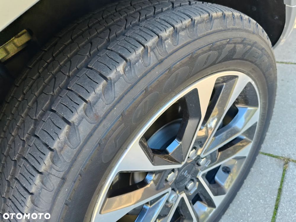Jeep Grand Cherokee - 24