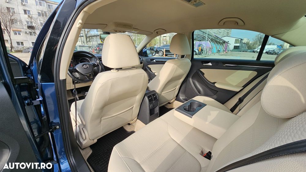 Volkswagen Jetta - 25