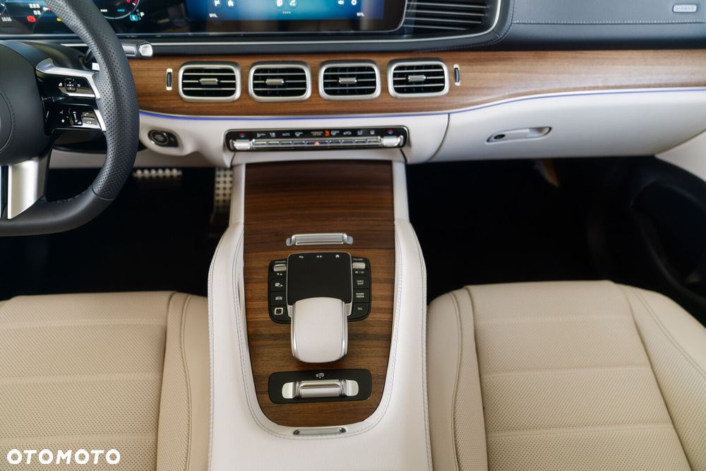 Mercedes-Benz GLS - 21