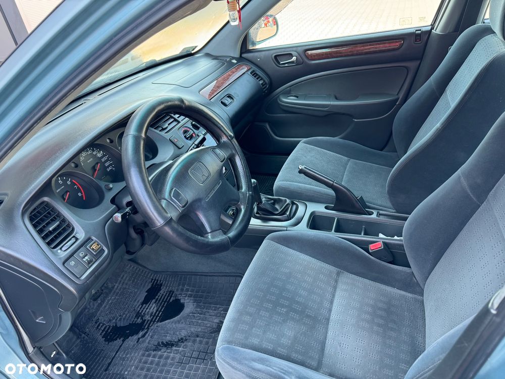 Honda Accord 1.8i LS - 11