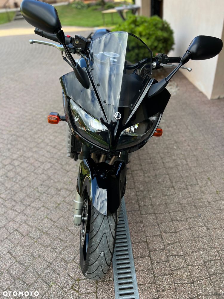 Yamaha FZS - 16