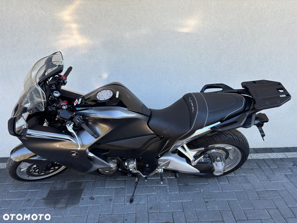 Honda VFR - 3