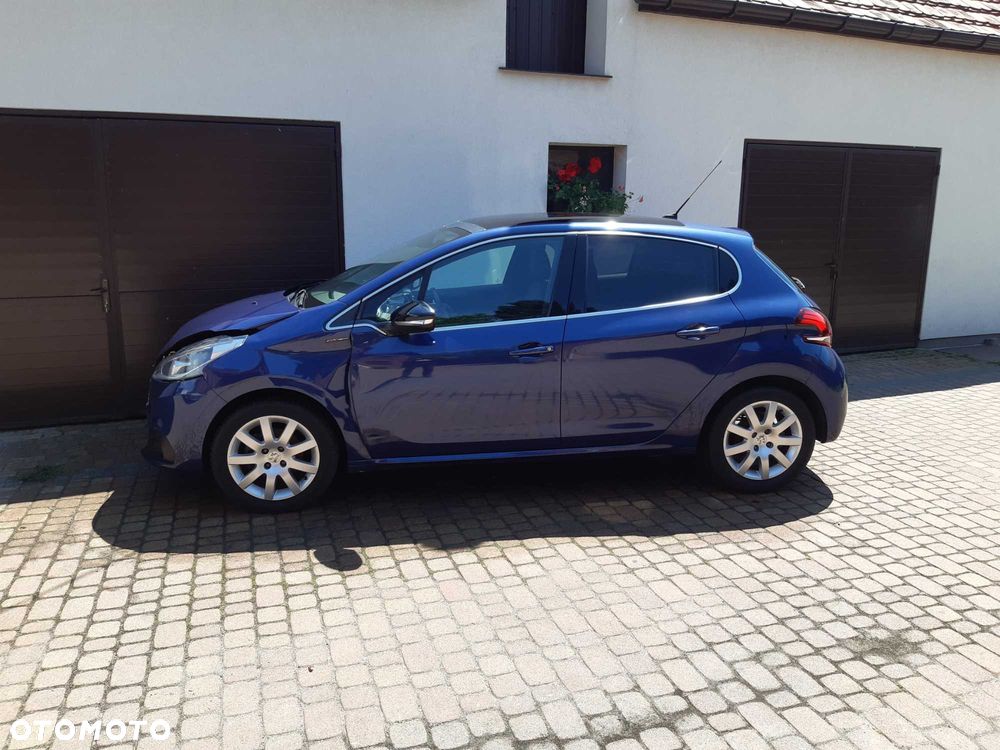 Peugeot 208 - 1