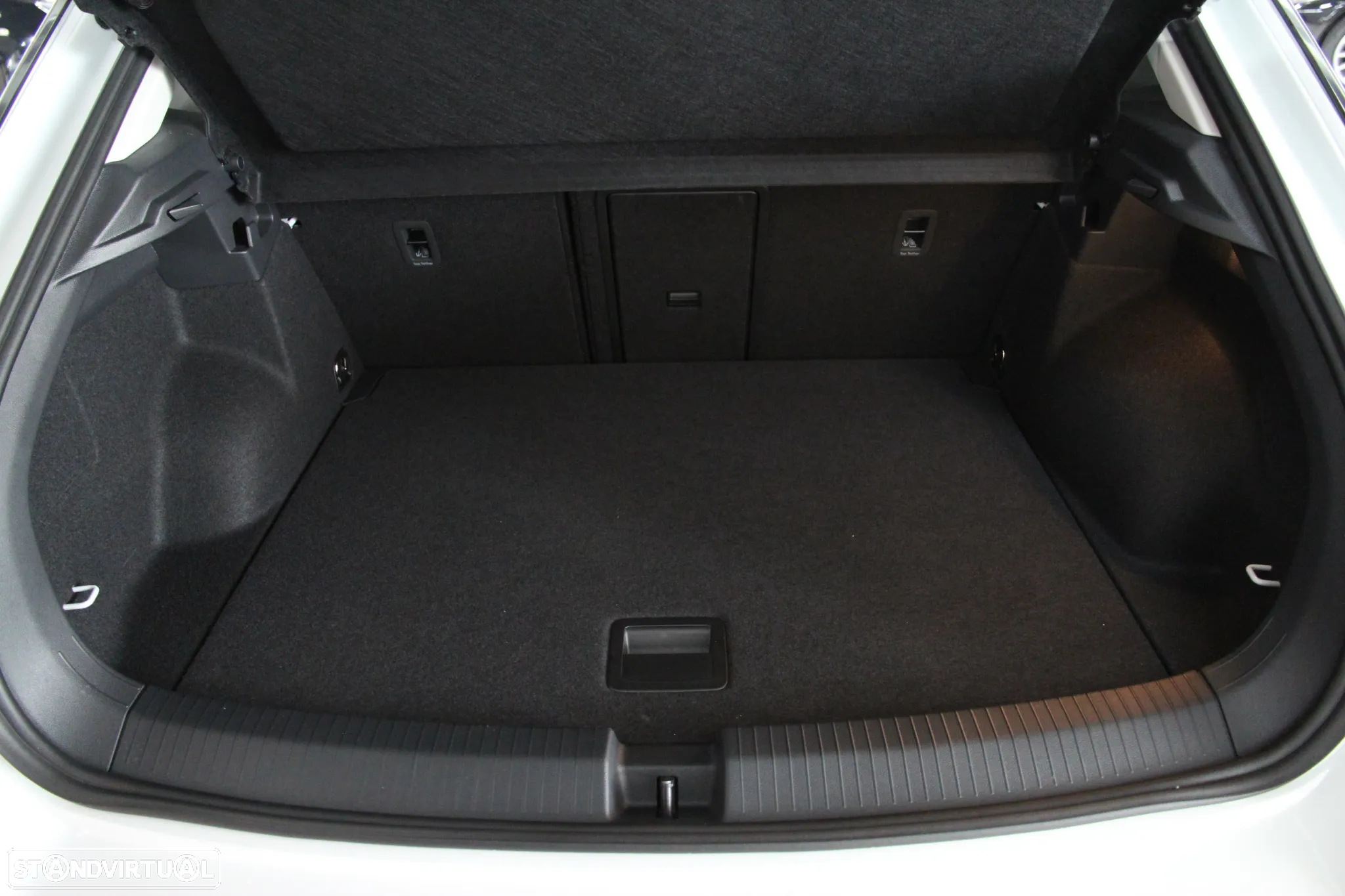 VW T-Roc 1.0 TSI Urban - 23