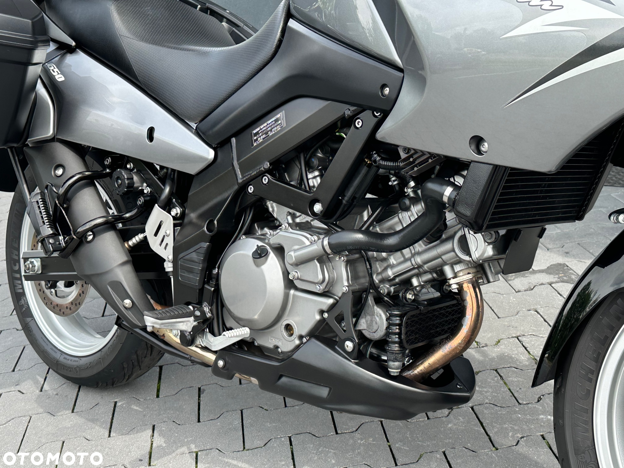 Suzuki V-STROM - 16