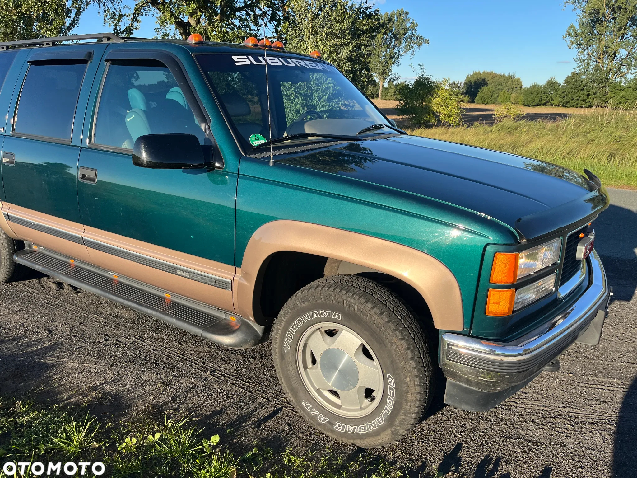 Chevrolet Suburban - 4