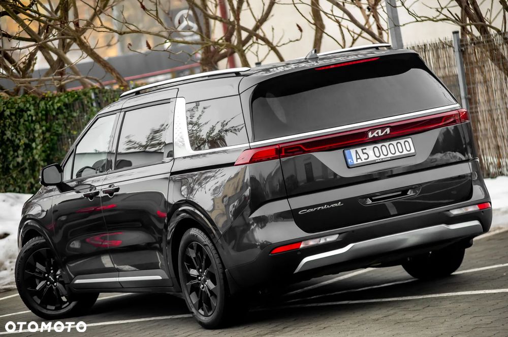 Kia Carnival - 11