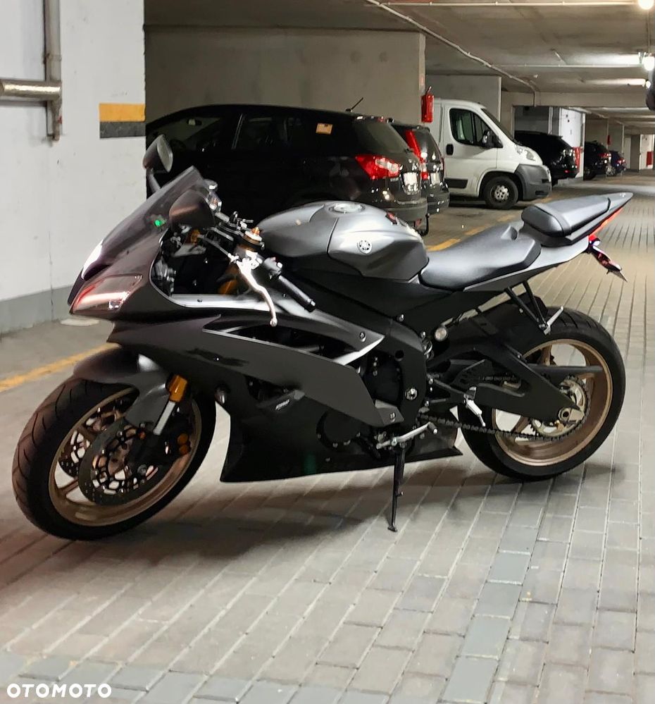 Yamaha R6 - 8