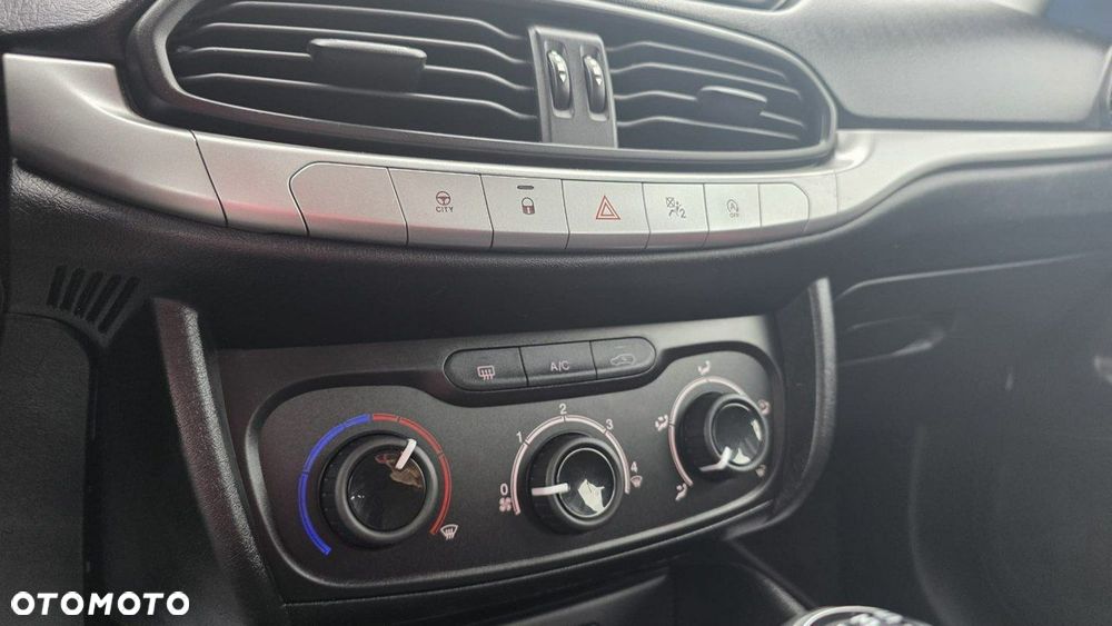 Fiat Tipo - 12