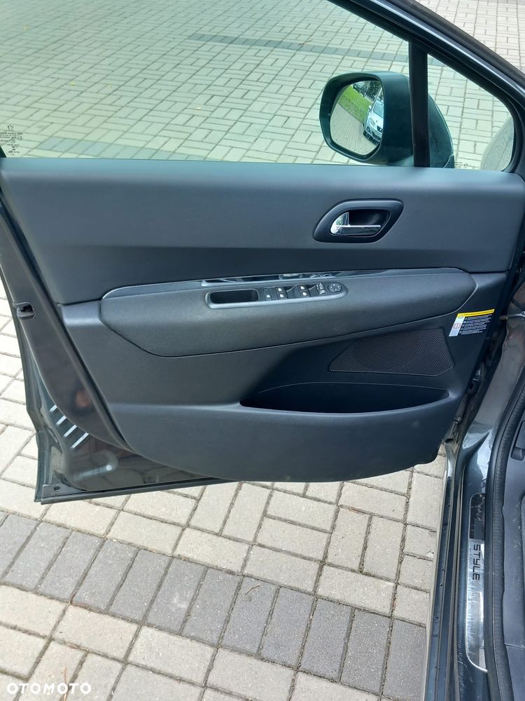 Peugeot 3008 1.6 BlueHDi Style S&S - 19